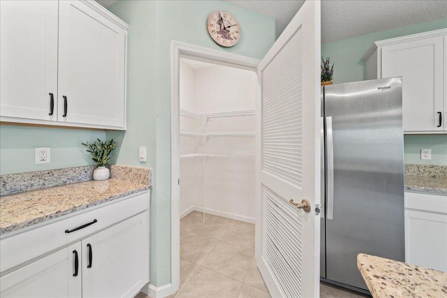 Walk-in Corner Pantry