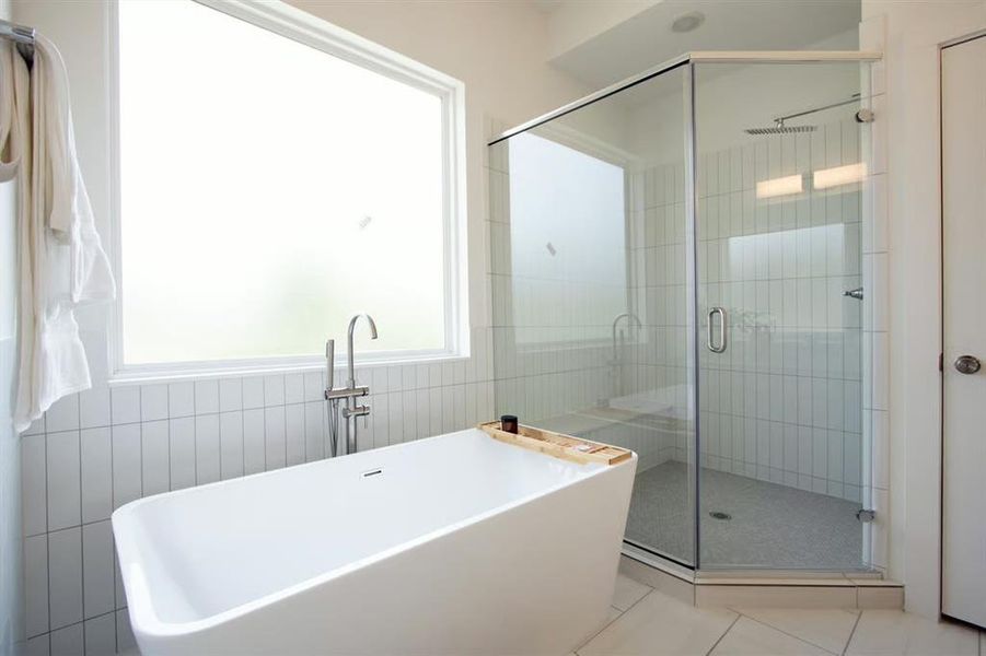 Large soaking tub in floor plan C