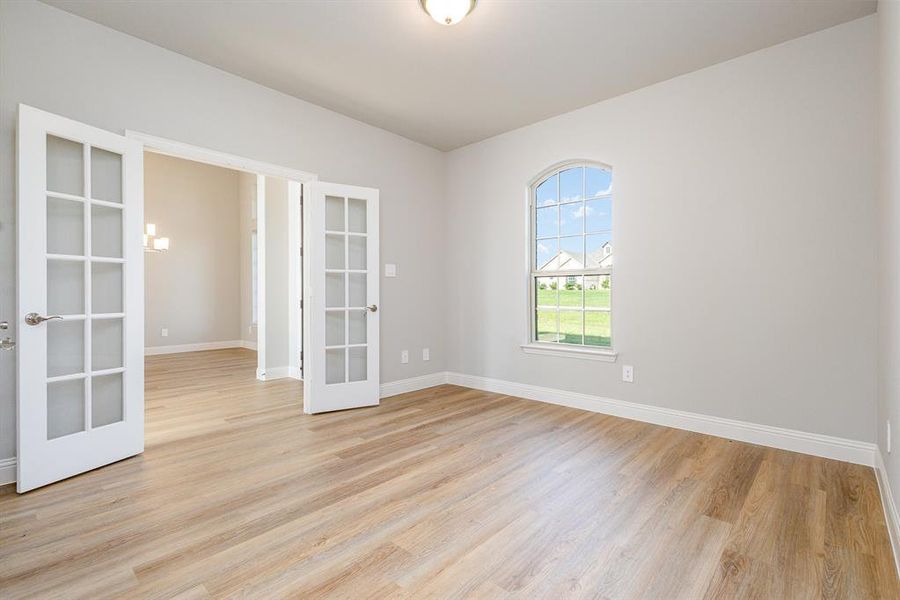 Spacious, unfurnished interior of a new home in , Waxahachie (Image 35).