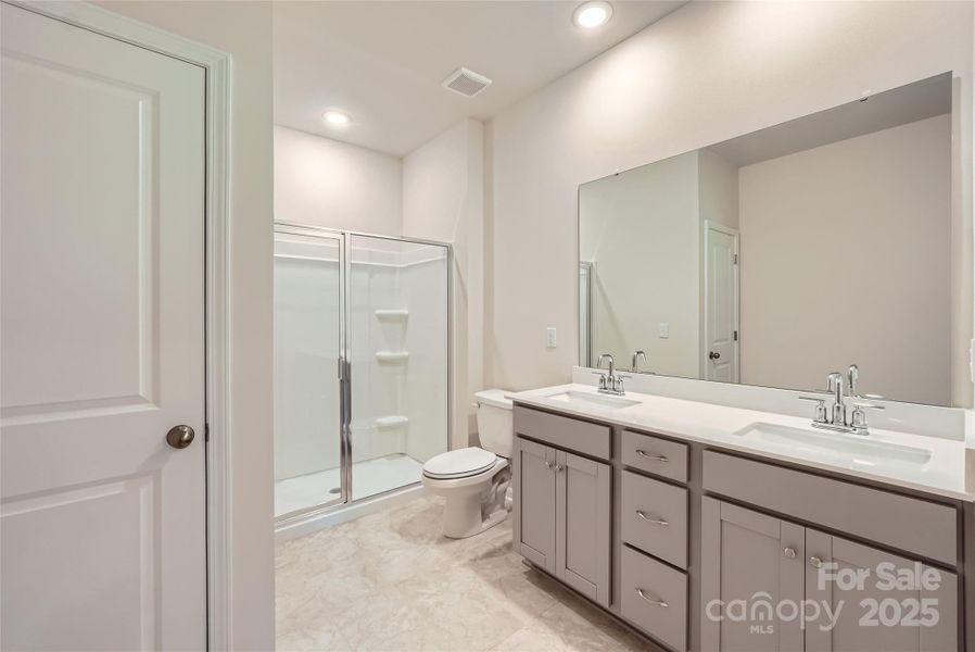 Bathroom 2 (example) Bathroom 2 (example)