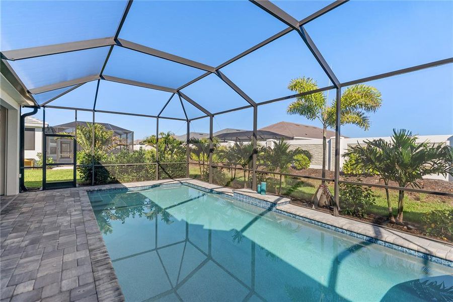 Exterior details and patio area of a home in , Bradenton (Image 20).