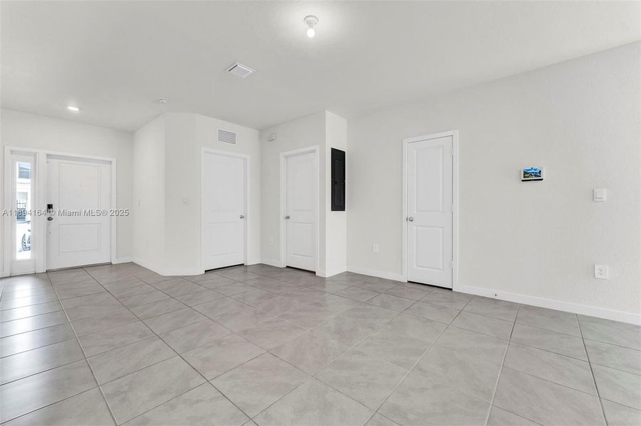 Spacious, unfurnished interior of a new home in , Florida City (Image 24).
