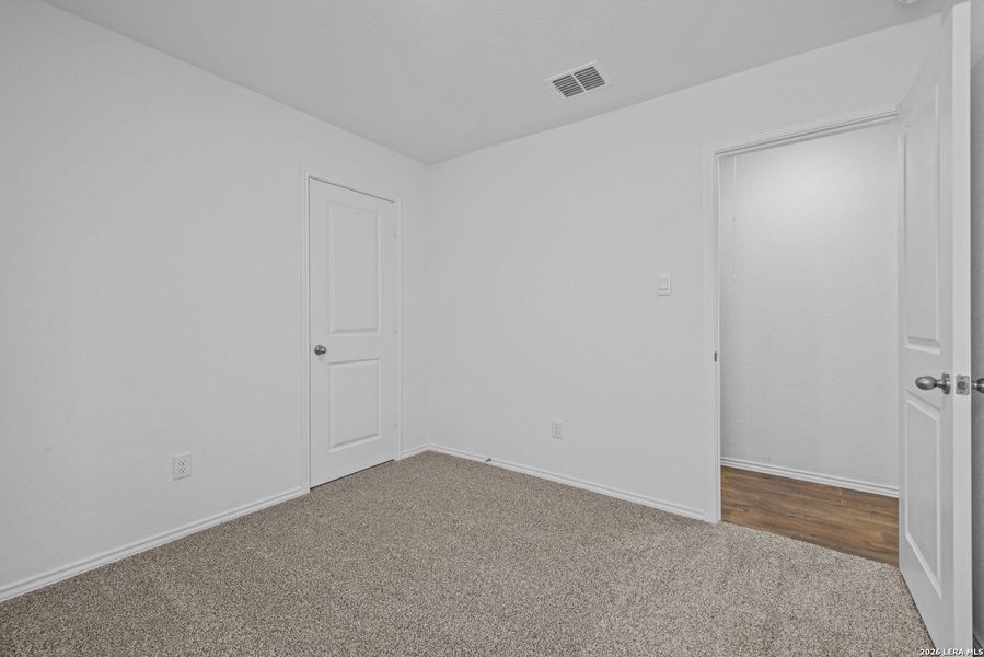 Spacious, unfurnished interior of a new home in Avenida, Converse (Image 21).