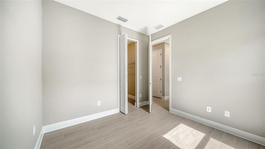 Spacious, unfurnished interior of a new home in Vicenza, Venice (Image 34).