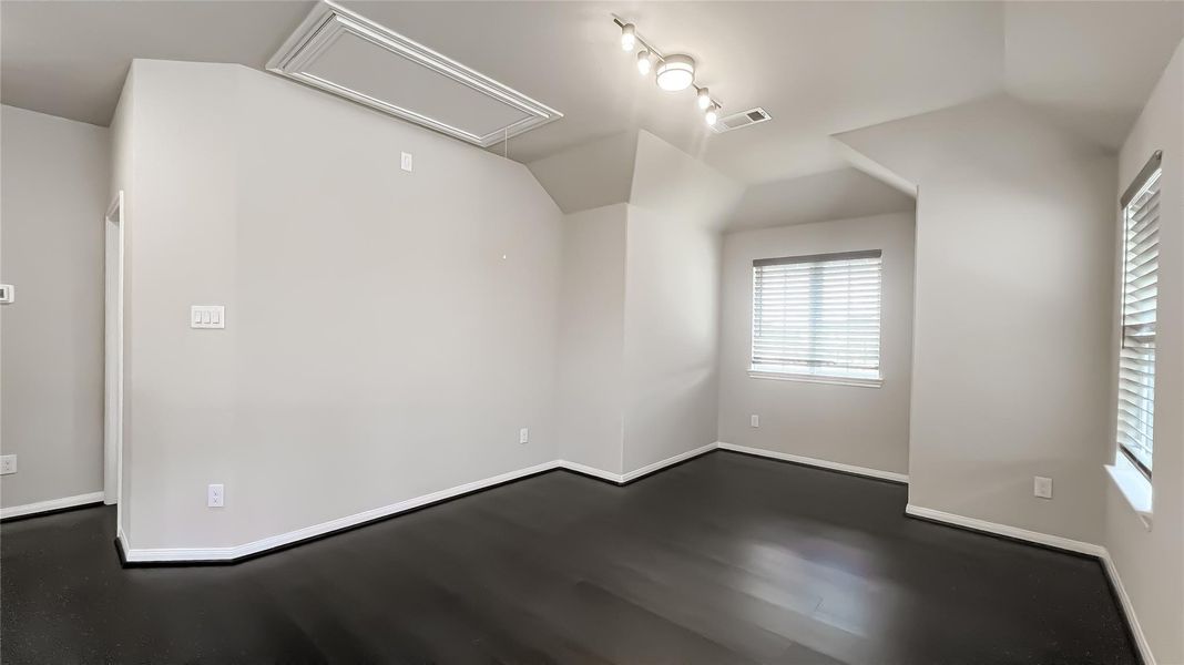 Spacious, unfurnished interior of a new home in , Katy (Image 19).