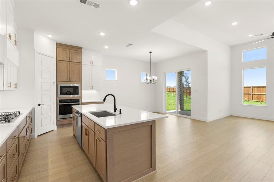 12. 5425 Varian - Kitchen (3)