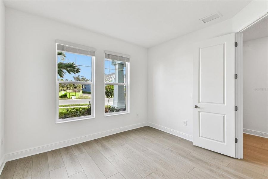 Spacious, unfurnished interior of a new home in Hawkstone, Sarasota (Image 22).