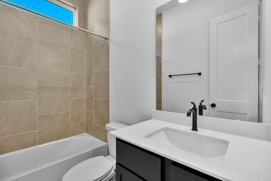 Furnished interior view inside a new home in Blue Heron, Mont Belvieu (Image 11).