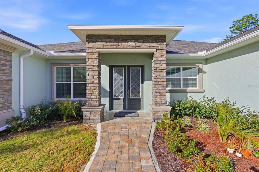 Exterior details and patio area of a home in , Beverly Hills (Image 35).