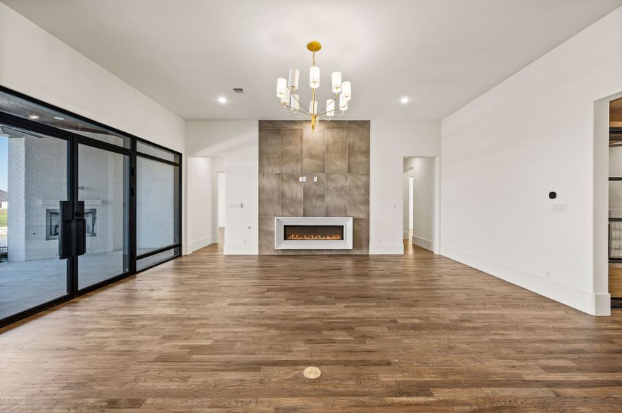 Spacious, unfurnished interior of a new home in The Resort on Eagle Mt. Lake, Fort Worth (Image 35).