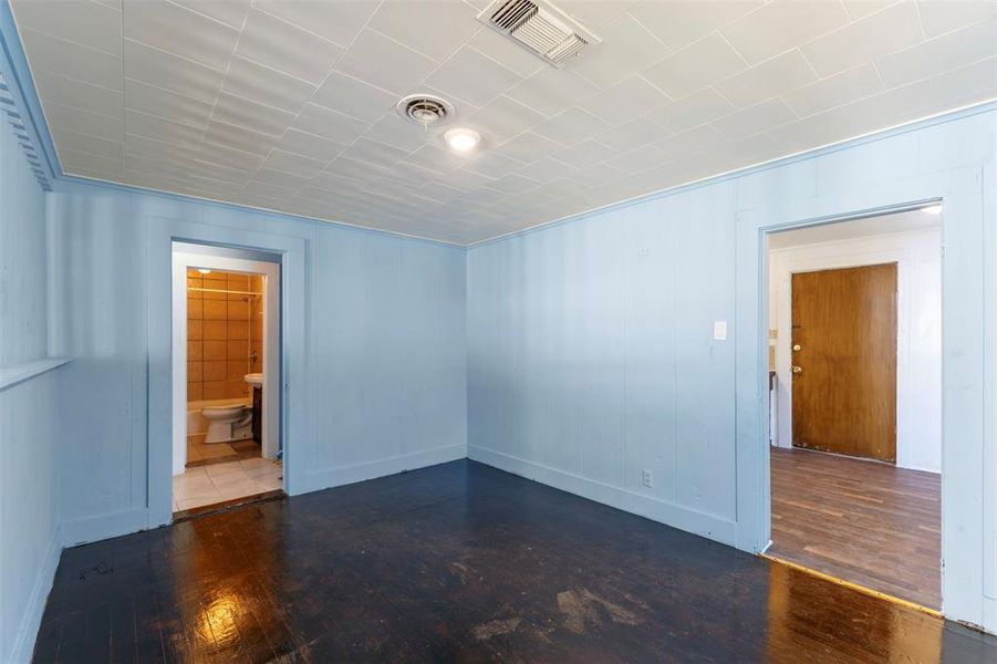 Spacious, unfurnished interior of a new home in , Paris (Image 11). Spacious, unfurnished interior of a new home in , Paris (Image 11).