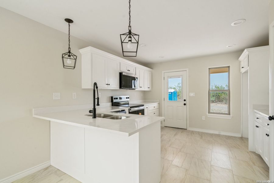 Furnished interior view inside a new home in , Del Rio (Image 4).