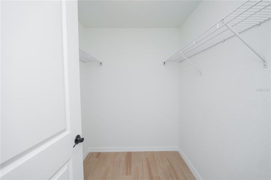 Spacious, unfurnished interior of a new home in , Sebring (Image 18).