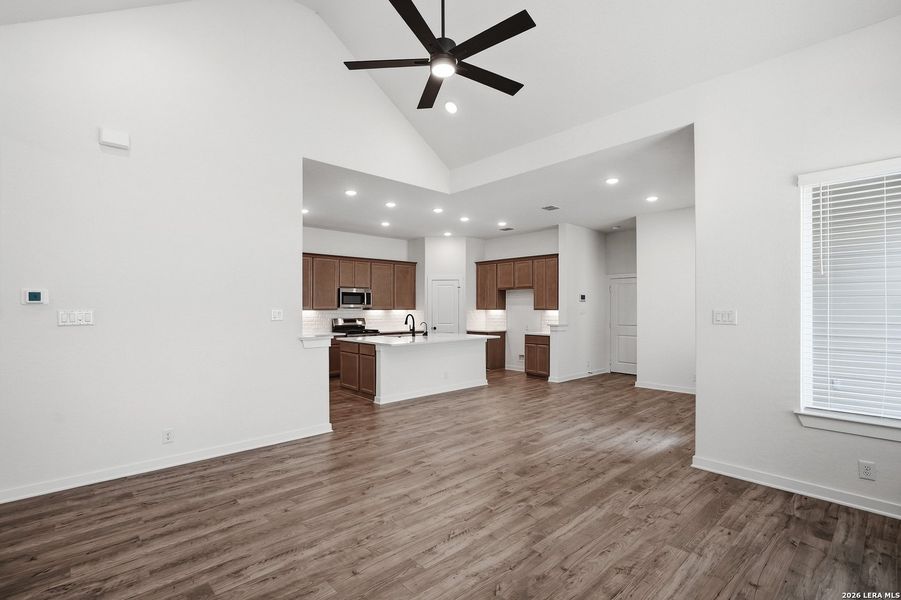 Spacious, unfurnished interior of a new home in The Crossvine, Schertz (Image 19).