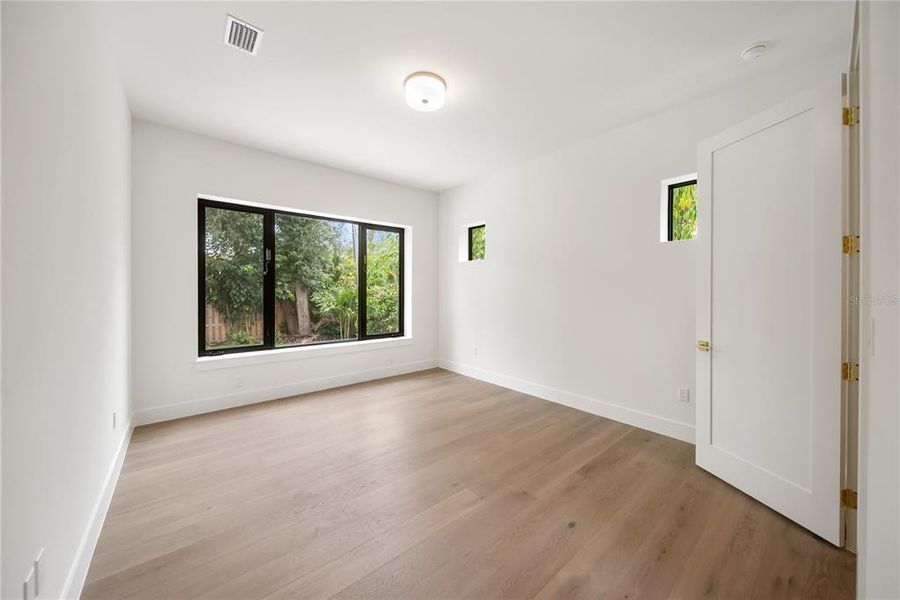 Spacious, unfurnished interior of a new home in , Sarasota (Image 72).