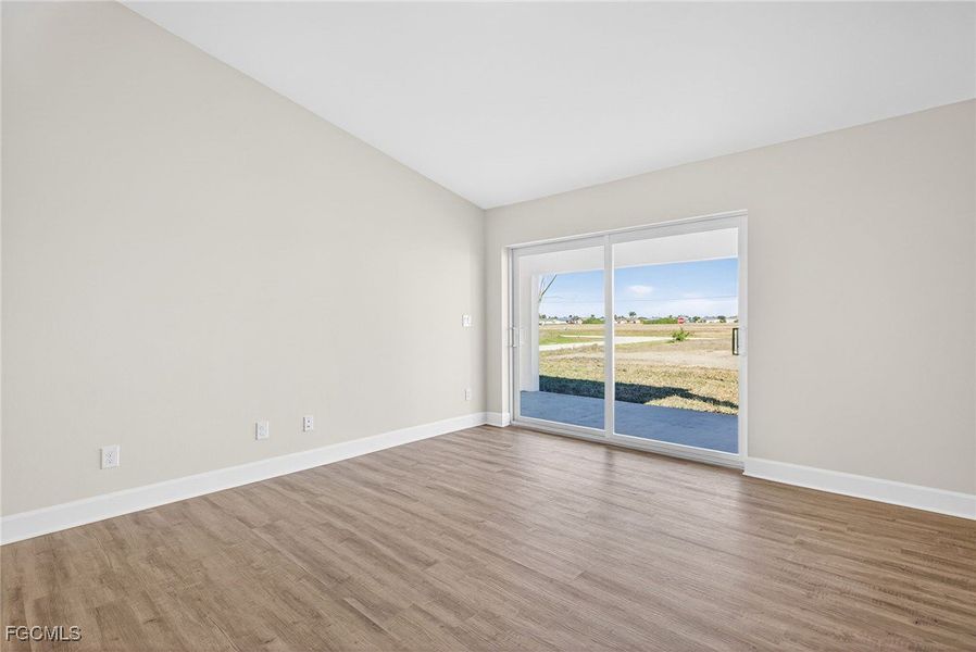 Spacious, unfurnished interior of a new home in Cape Coral, Cape Coral (Image 16).