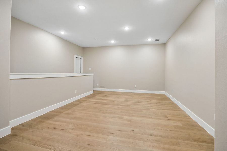 Spacious, unfurnished interior of a new home in Mustang Lakes, Celina (Image 54).
