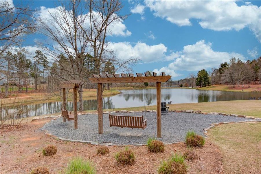 Community amenities in Twin Lakes, Hoschton (Image 25).