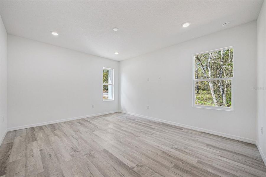 Spacious, unfurnished interior of a new home in , Citrus Springs (Image 31).