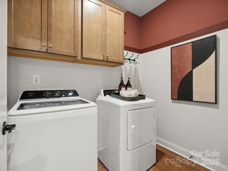 Photo is of Model and for representational purposes only