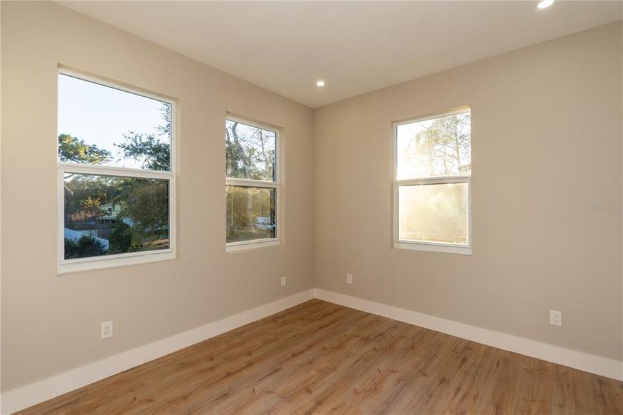Spacious, unfurnished interior of a new home in , Tampa (Image 40).