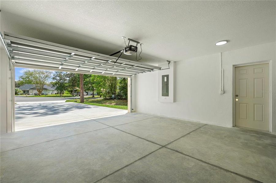 Spacious, unfurnished interior of a new home in , Dunnellon (Image 55).