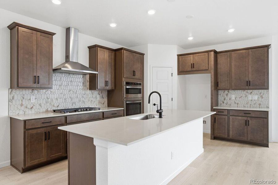 8784 Whiteclover ~ Ready Now