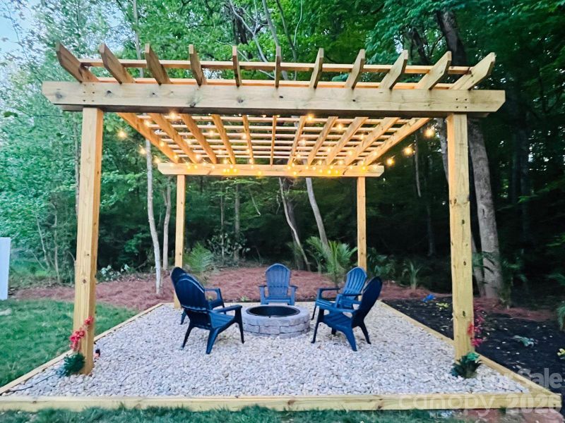 Community amenities in , Mint Hill (Image 35).