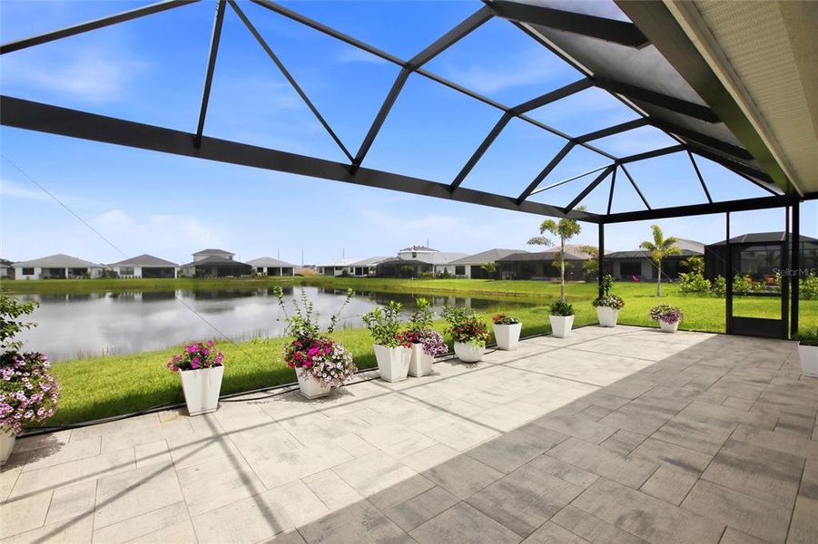 Exterior details and patio area of a home in , Bradenton (Image 3).
