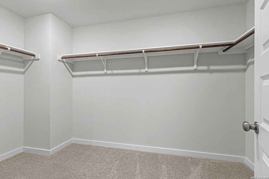 Spacious, unfurnished interior of a new home in Hacienda, San Antonio (Image 12).