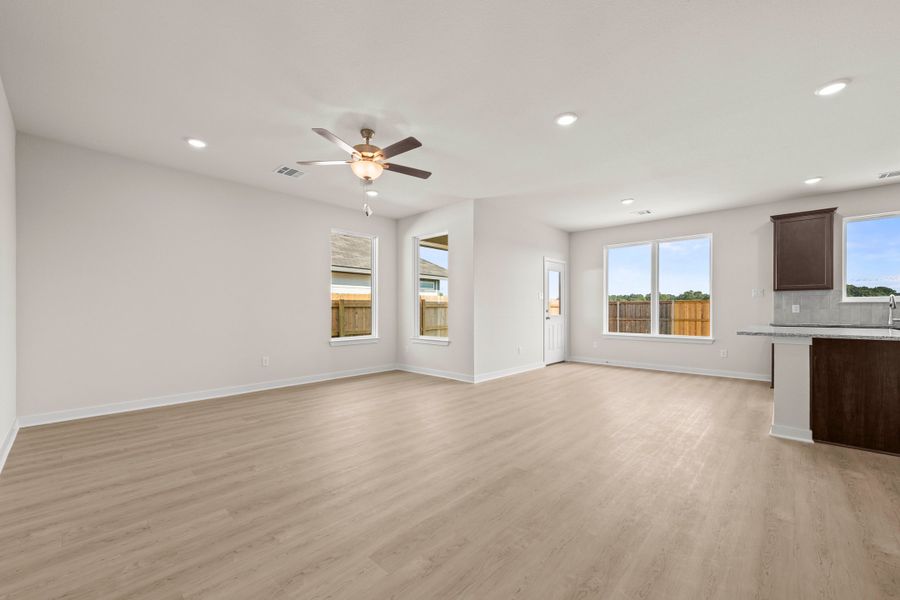 Spacious, unfurnished interior of a new home in South Fork, Waco (Image 9). Spacious, unfurnished interior of a new home in South Fork, Waco (Image 9).