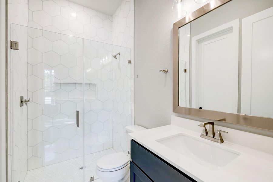 THE PICTURE SHOWN IS NOT THE ACTUAL HOME. TRINITY SIGNATUE HOMES IS BUILDING A SIMILAR FLOOR PLAN. THE PICTURE SHOWN IS NOT THE ACTUAL HOME. TRINITY SIGNATUE HOMES IS BUILDING A SIMILAR FLOOR PLAN.