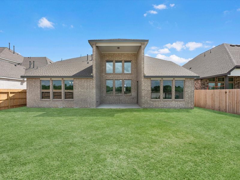 Exterior details and patio area of a home in Katy Lakes, Katy (Image 3).