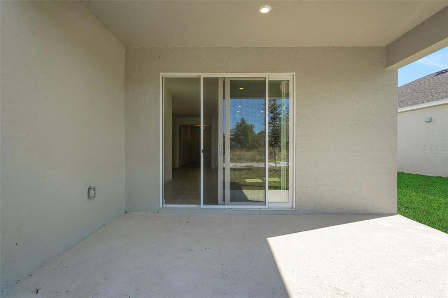 Exterior details and patio area of a home in Willowbrook North, Winter Haven (Image 16).