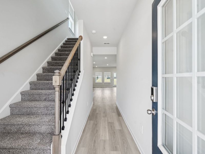Spacious, unfurnished interior of a new home in Hawthorne Station, College Park (Image 11).