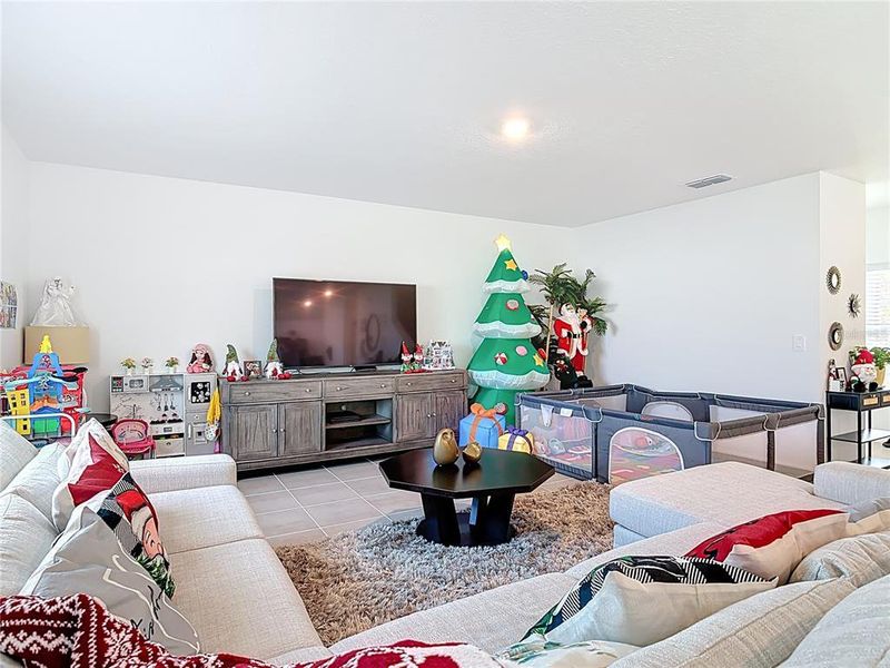 Furnished interior view inside a new home in Parkside at Cherry Lake, Groveland (Image 17).