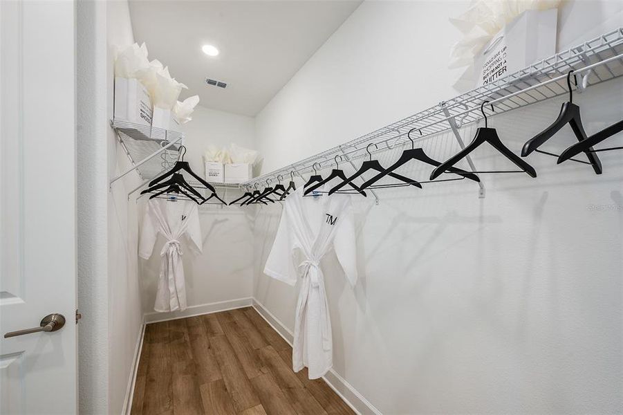 Spacious, unfurnished interior of a new home in Esplanade at Wellen Park, Englewood (Image 19).