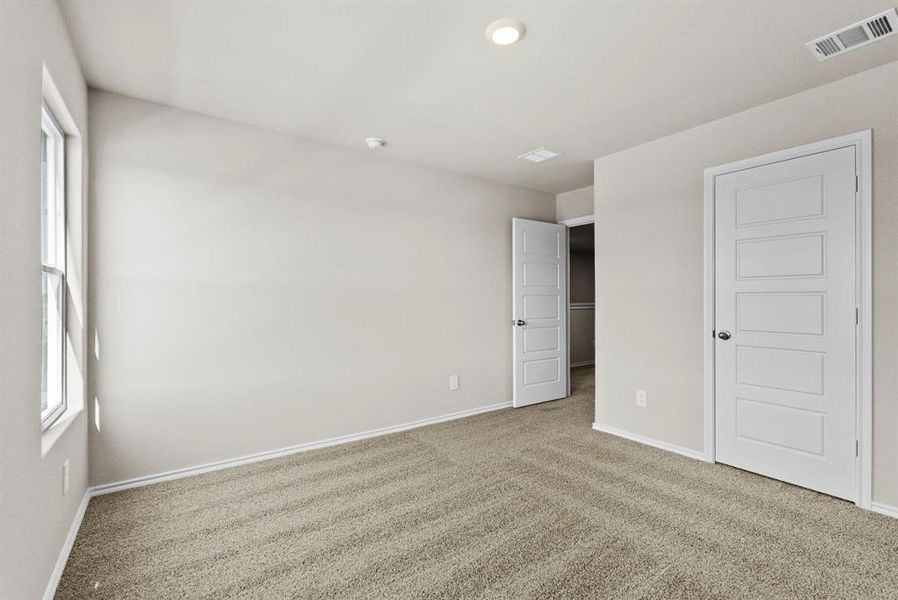 Spacious, unfurnished interior of a new home in Orchard Village, Fort Worth (Image 13).