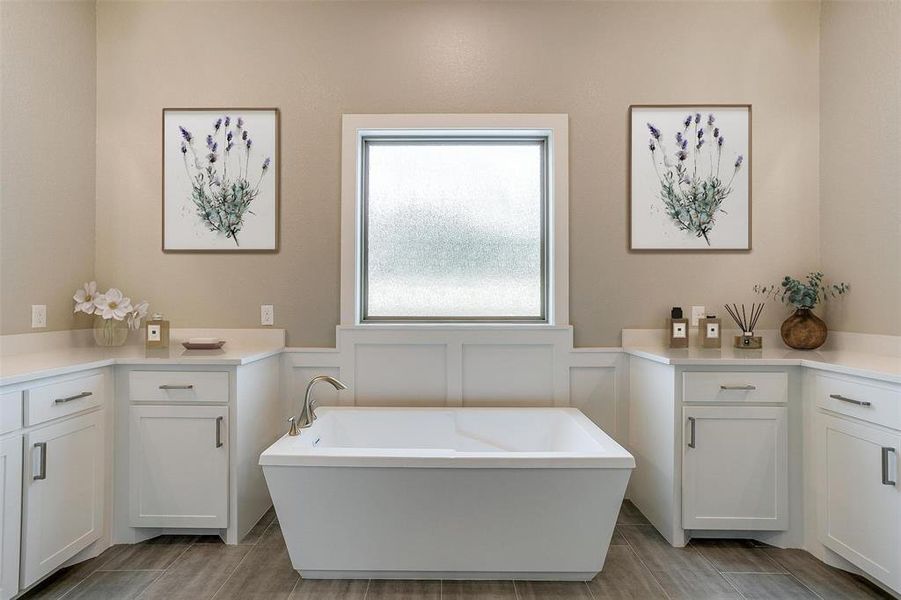 Bathroom featuring tiled shower / bath