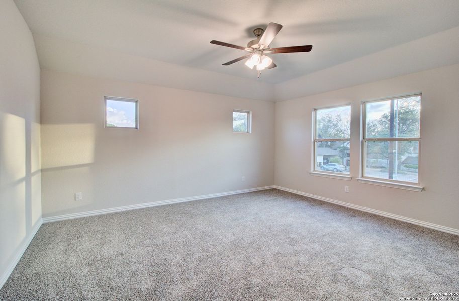 Spacious, unfurnished interior of a new home in Clear Creek, New Braunfels (Image 21). Spacious, unfurnished interior of a new home in Clear Creek, New Braunfels (Image 21).