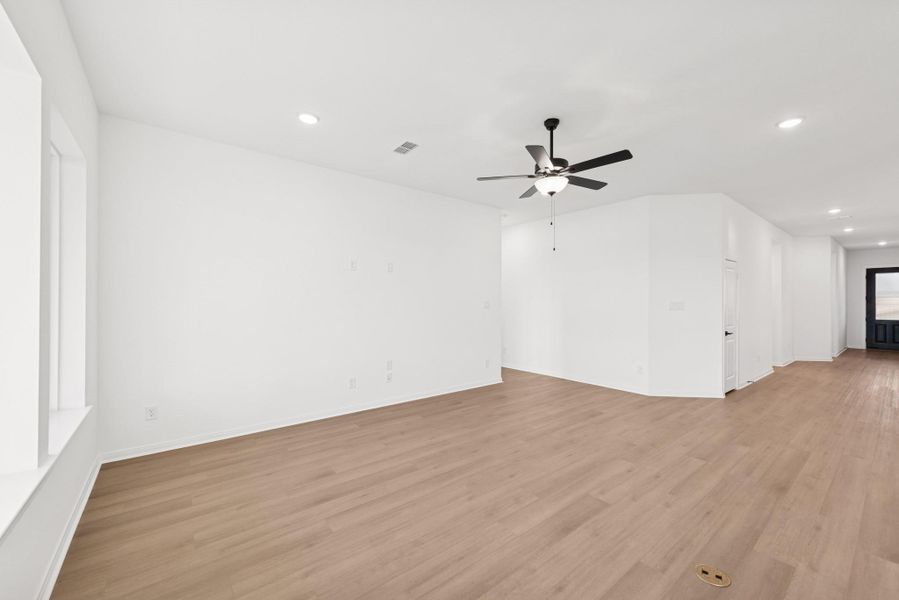Spacious, unfurnished interior of a new home in Oakwood Estates, Waller (Image 20). Spacious, unfurnished interior of a new home in Oakwood Estates, Waller (Image 20).