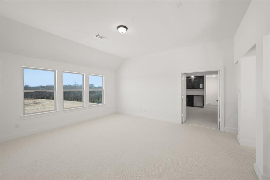Spacious, unfurnished interior of a new home in High Country, Burleson (Image 20).