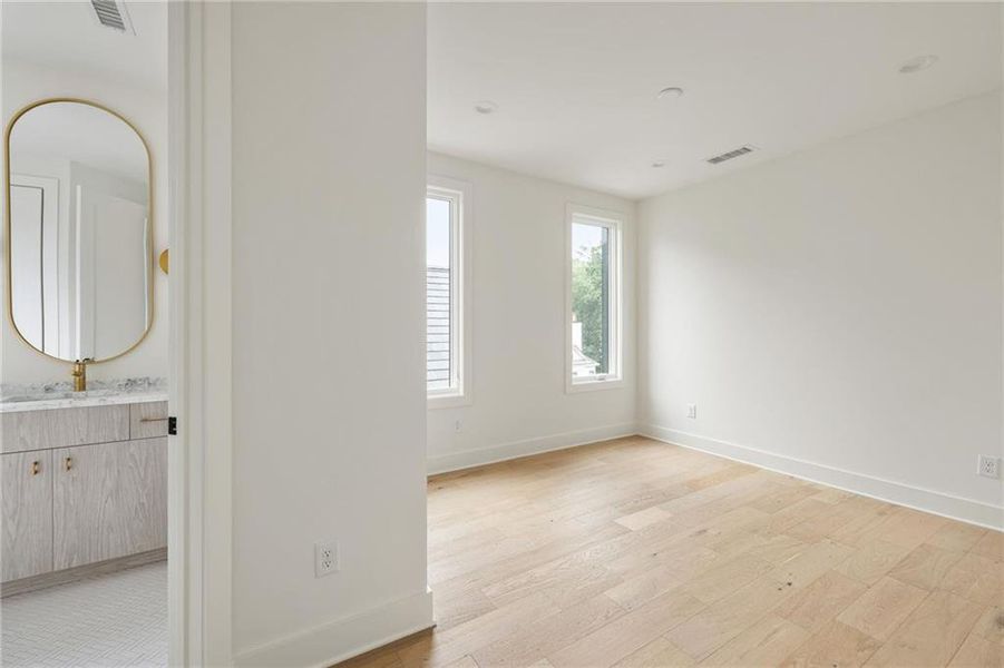Spacious, unfurnished interior of a new home in , Chattahoochee Hills (Image 29).