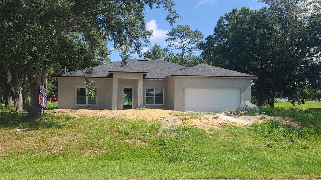 Exterior details and patio area of a home in , Sebring (Image 4).