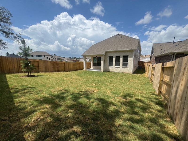 Exterior details and patio area of a home in Evergreen 40s, Conroe (Image 3).