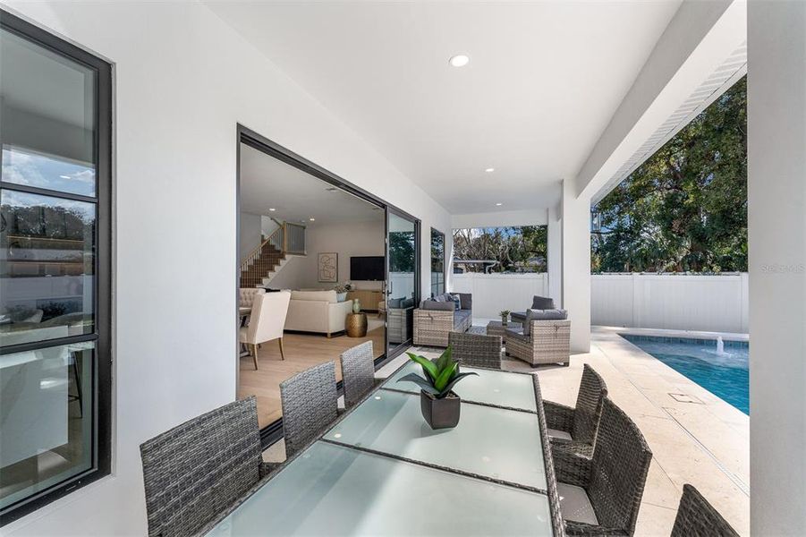 Exterior details and patio area of a home in College Park, Orlando (Image 31).