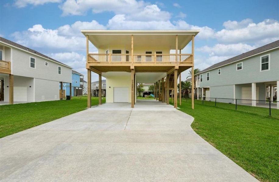Exterior details and patio area of a home in , Galveston (Image 18).