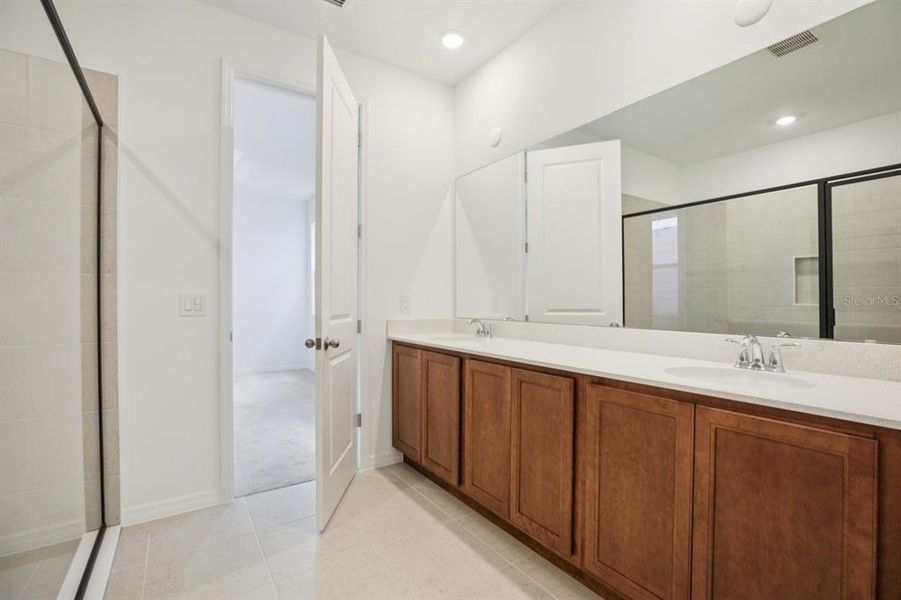 Furnished interior view inside a new home in , Winter Garden (Image 12).