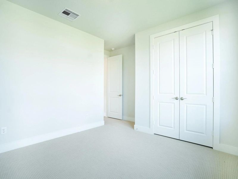 Spacious, unfurnished interior of a new home in Lago Mar, Texas City (Image 14).