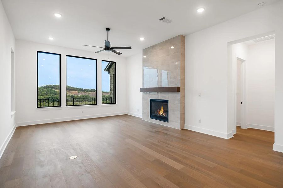 Lynmar IV G family room